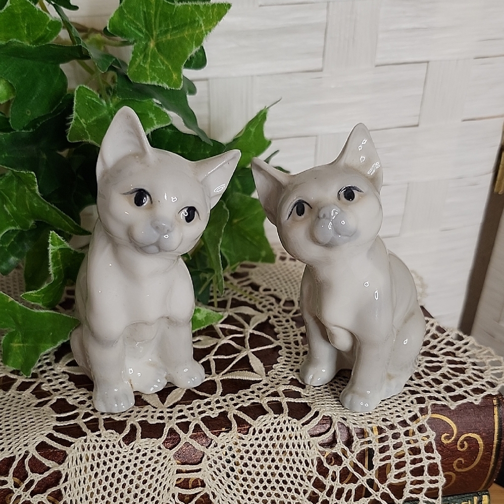 ๐*VINTAGE* 2 ADORABLE OTAGIRI GREY & WHITE PORCELAIN KITTENS CATS - Picture 1 of 7